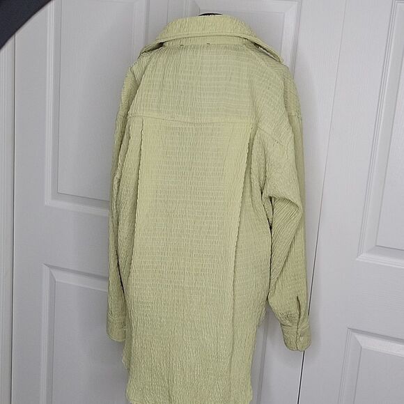 FORE Spring Green Puckered Blouse Size Small - Picture 5 of 9